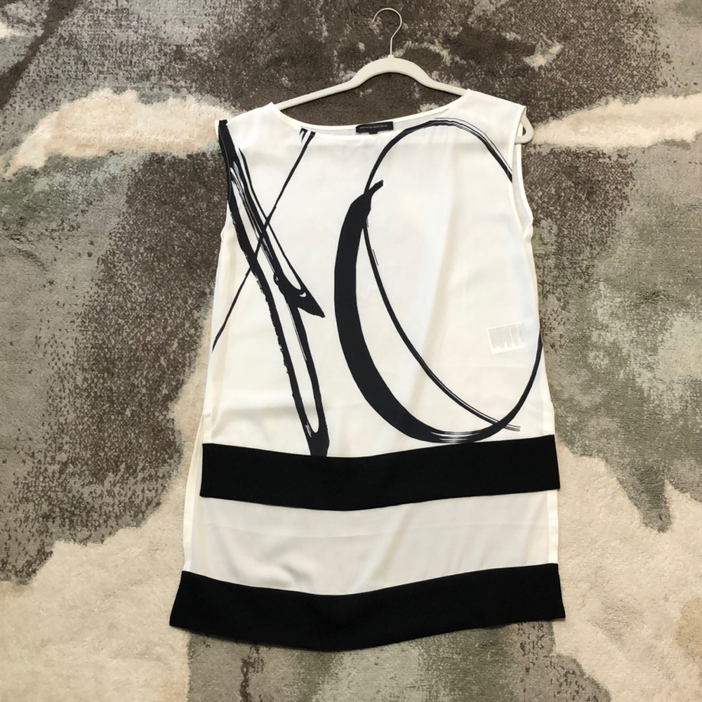 B&W Banana Republic flows top.